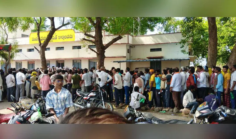Women sustain injuries during issuance of tokens in Nirmal