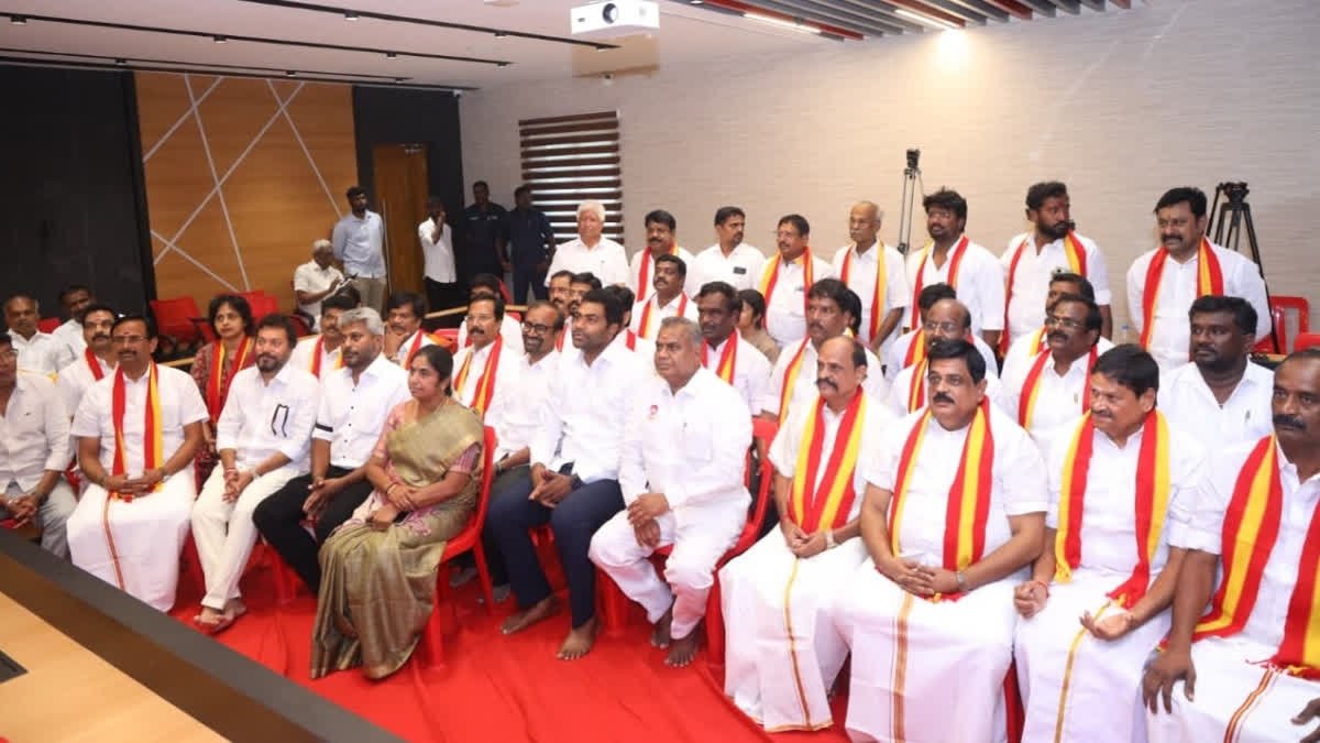 Over 300 AIADMK Members Including Four Ex-Ministers, Seven Ex-MLAs Join TVK