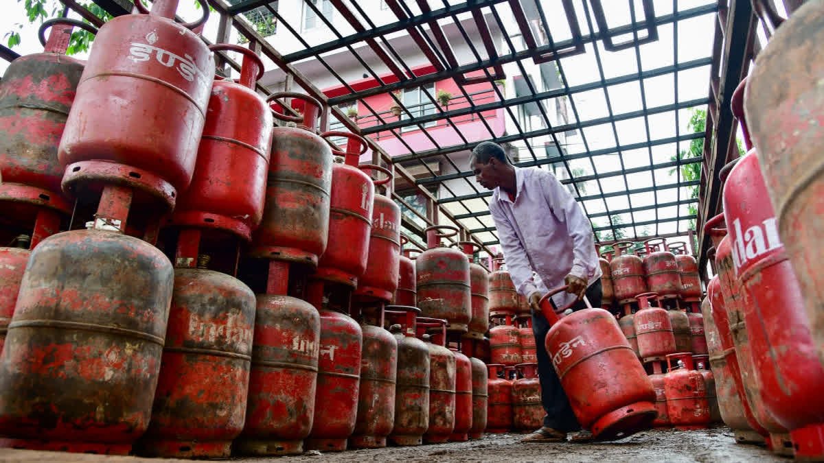 Centre Slashes Ujjwala Subsidy Benefit, Quota Reduced To 4 Cylinders A Year