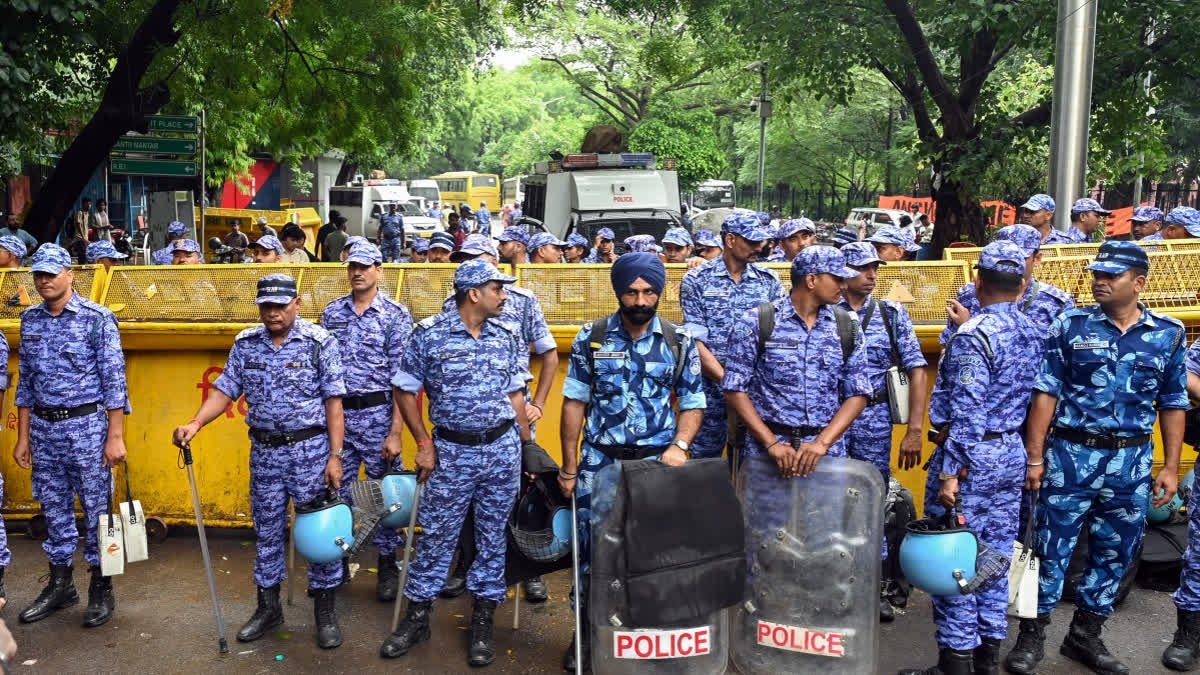 CRPF Begins Post-event Assessment Amid Scrutiny Over Pellet Gun Use During Delhi Student Protest